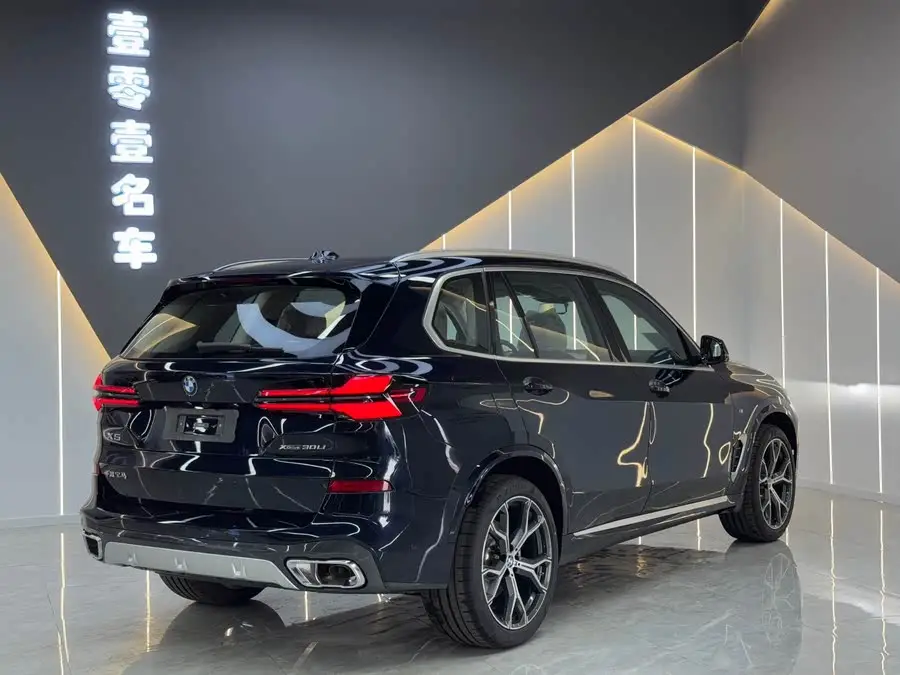بي إم دبليو X5 2023 xDrive 30Li حزمة M الرياضية المميزة