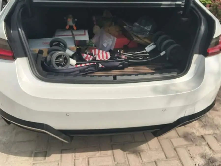 بي إم دبليو i3 2024 eDrive 40 L حزمة رياضية ليلية