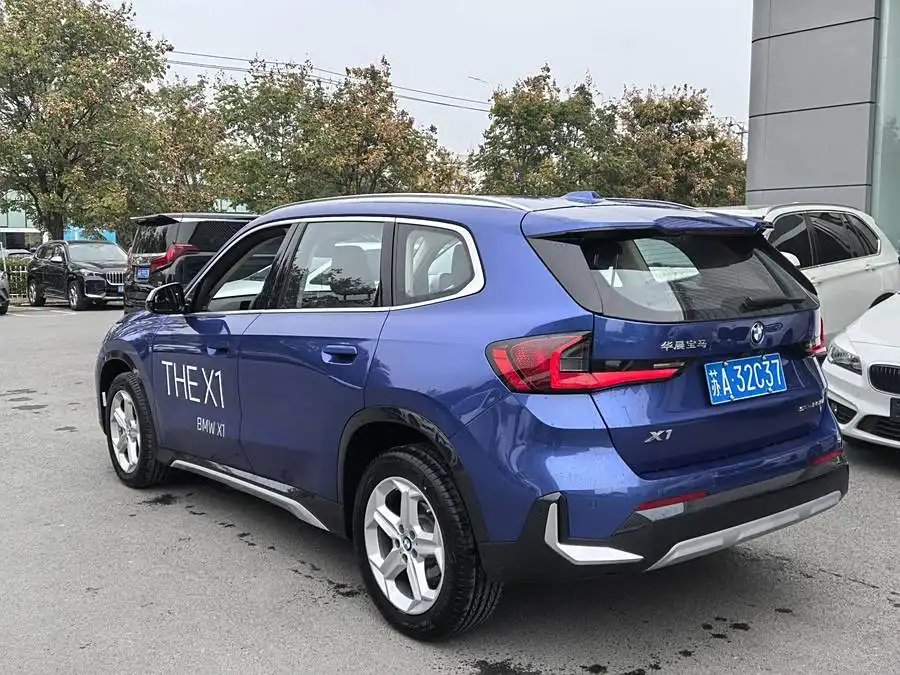 بي إم دبليو X1 2023 sDrive20Li حزمة تصميم X