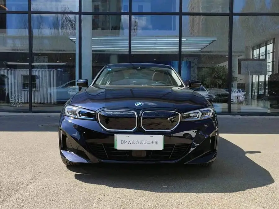 بي إم دبليو i3 2024 eDrive 40 L حزمة الرياضة الليلية