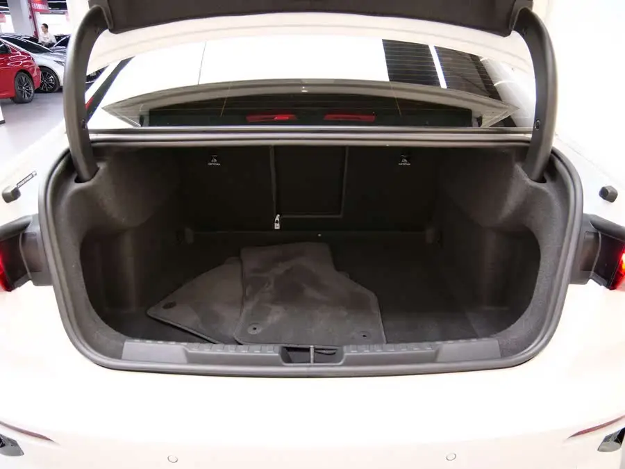 أودي A3 2023 A3L ليموزين 35 TFSI الطراز الرياضي العصري