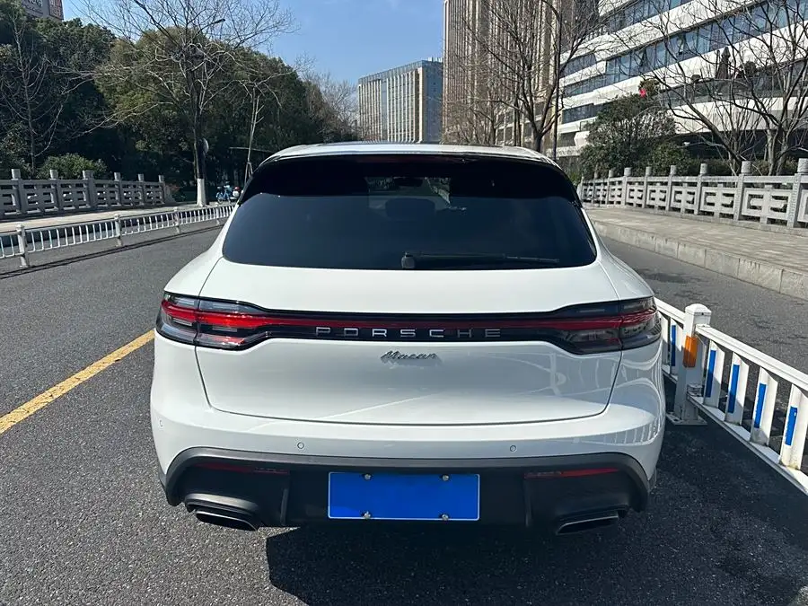 2024 Macan 2.0T