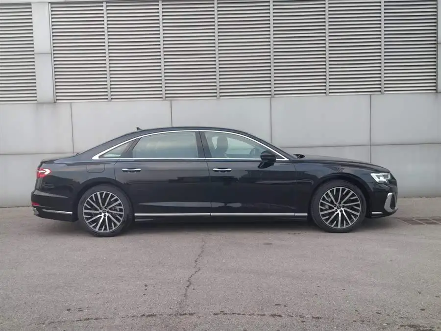 أودي A8 2023 A8L 55 TFSI quattro الرائد