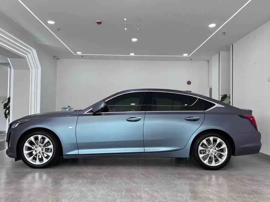 كاديلاك CT5 2023 28T فئة الرفاهية (الإصدار القياسي)