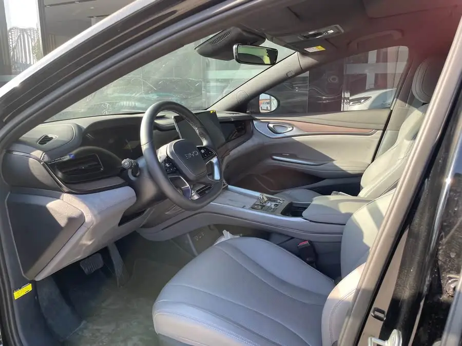 سيلاون 2024 إصدار المجد DM-i 1.5L 121 كم الطراز المتميز