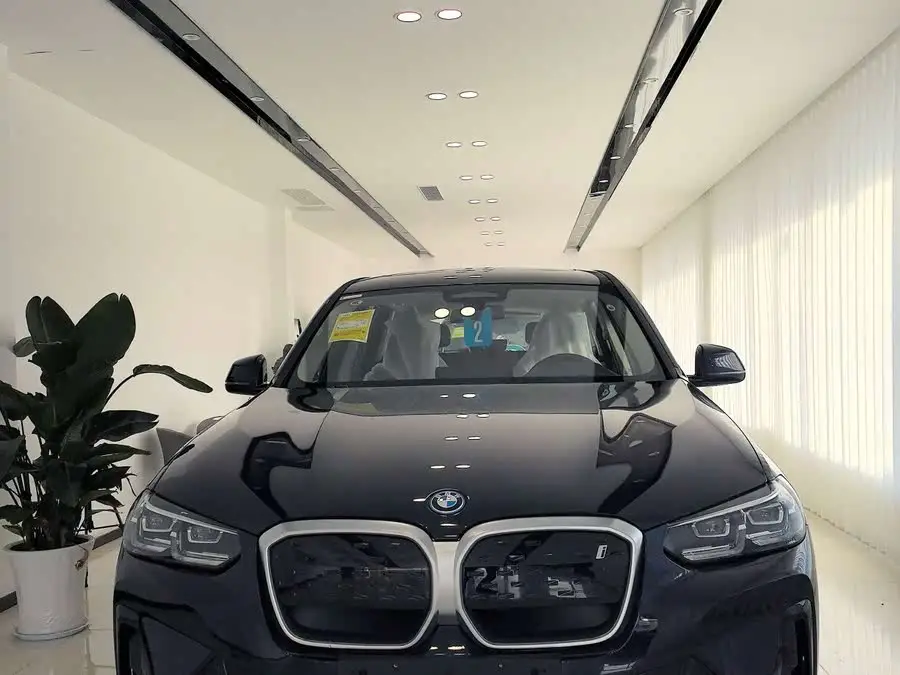 BMW iX3 2024 Leading Model