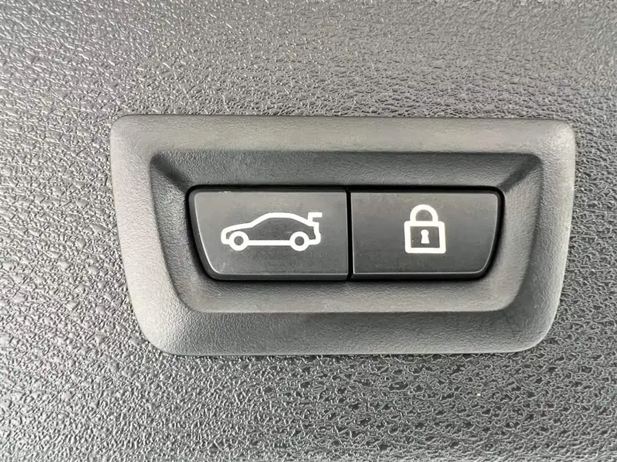 بي إم دبليو X1 2021 xDrive25Li الفاخرة