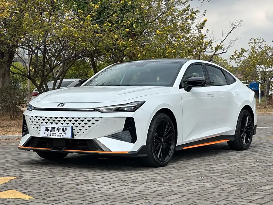 شانجان UNI-V 2024 1.5T النسخة الرياضية الفاخرة