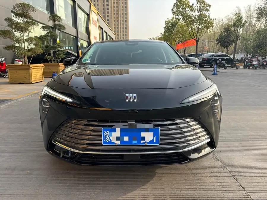 بيوك لاكروس 2023 28T بريميوم