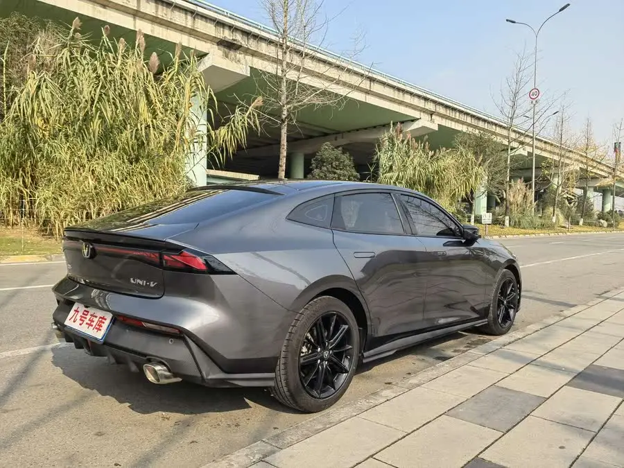 Changan UNI-V 2022 1.5T Premium