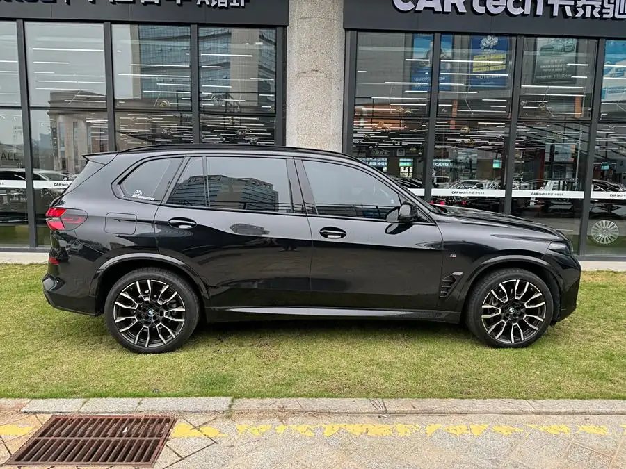 BMW X5 2023 xDrive 40Li M Sport Night Package