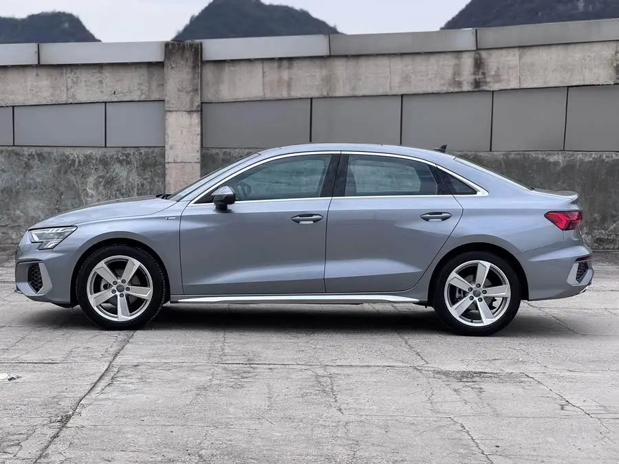 أودي A3 2024 A3L ليموزين 35 TFSI النسخة الرياضية العصرية