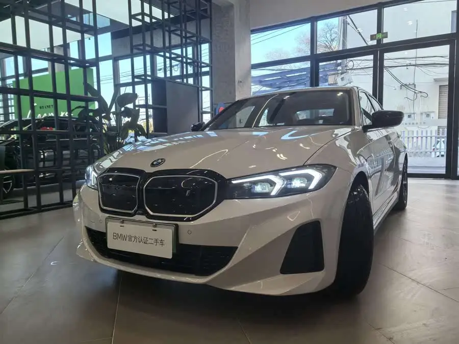 بي إم دبليو i3 2024 eDrive 40 L حزمة الليل