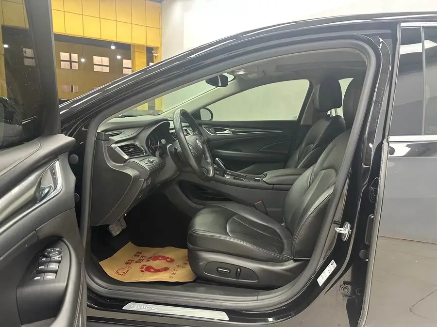 بيوك لاكروس 2022 652T الفاخرة