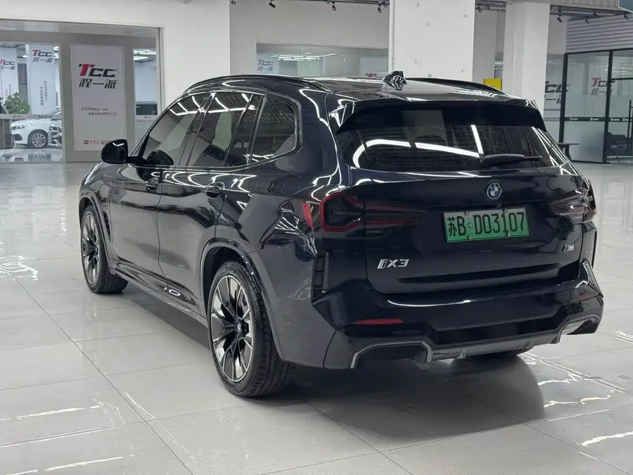 بي إم دبليو iX3 2022 الطراز الرائد