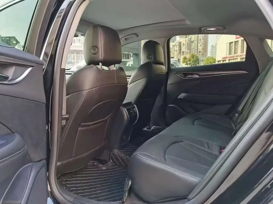 بيوك لاكروس 2022 652T الفاخرة