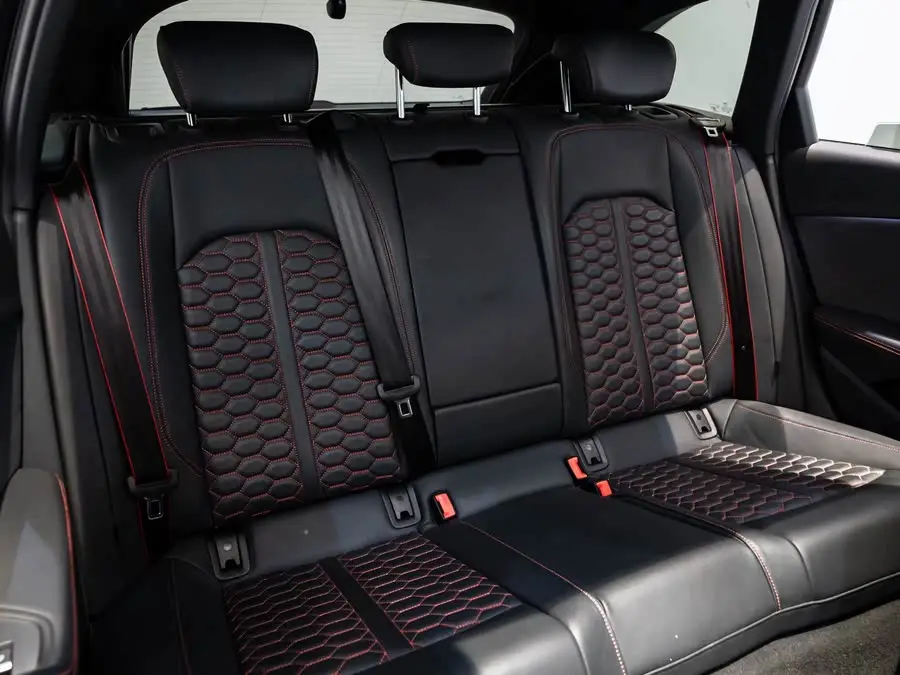 أودي RS 4 2022 RS4 أفانت إصدار بلاك