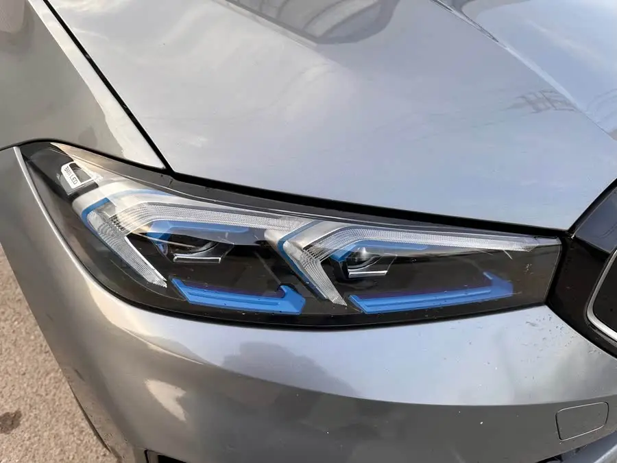 بي إم دبليو i3 2024 eDrive 40 L حزمة الرياضة الليلية