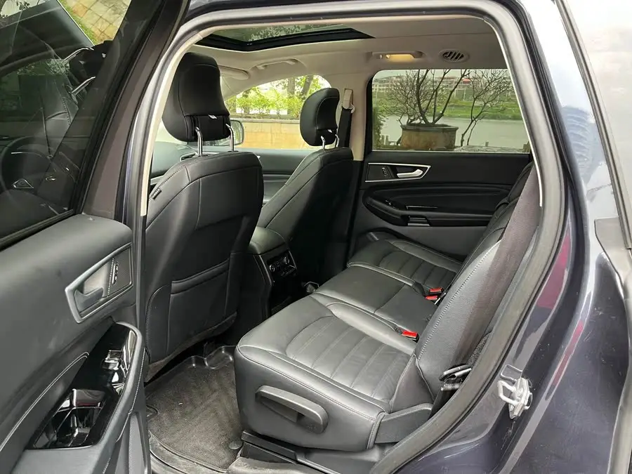 2020 Ford Edge EcoBoost 245 Two-Wheel Drive Luxury 7-Seater