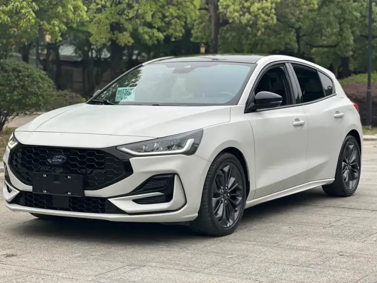 Ford Focus 2022 2-door EcoBoost 180 Automatic ST Line