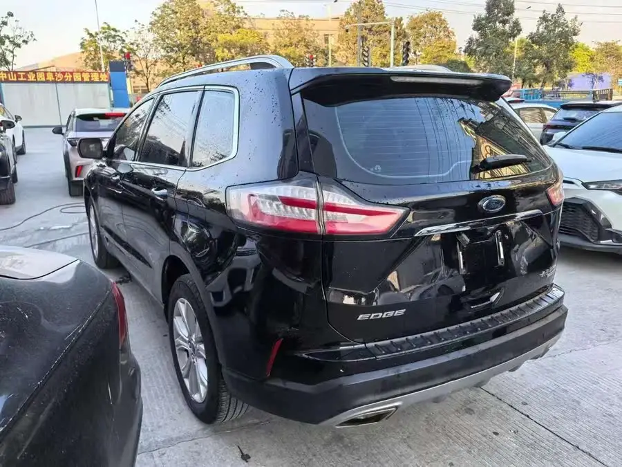 2020 Edge EcoBoost 245 Two-Wheel Drive Platinum 7-Seater