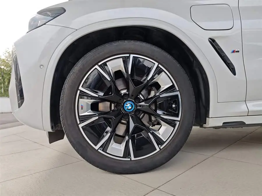 بي إم دبليو iX3 2022 طراز مُعدل نموذج قيادي