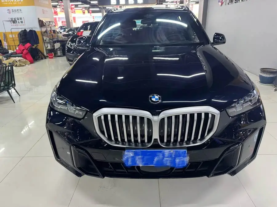 بي إم دبليو X5 2023 xDrive 40Li M حزمة رياضية ليلية