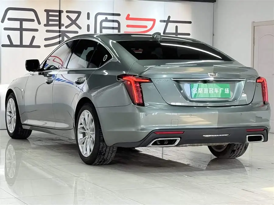 كاديلاك CT5 2023 28T فاخرة (الإصدار القياسي)