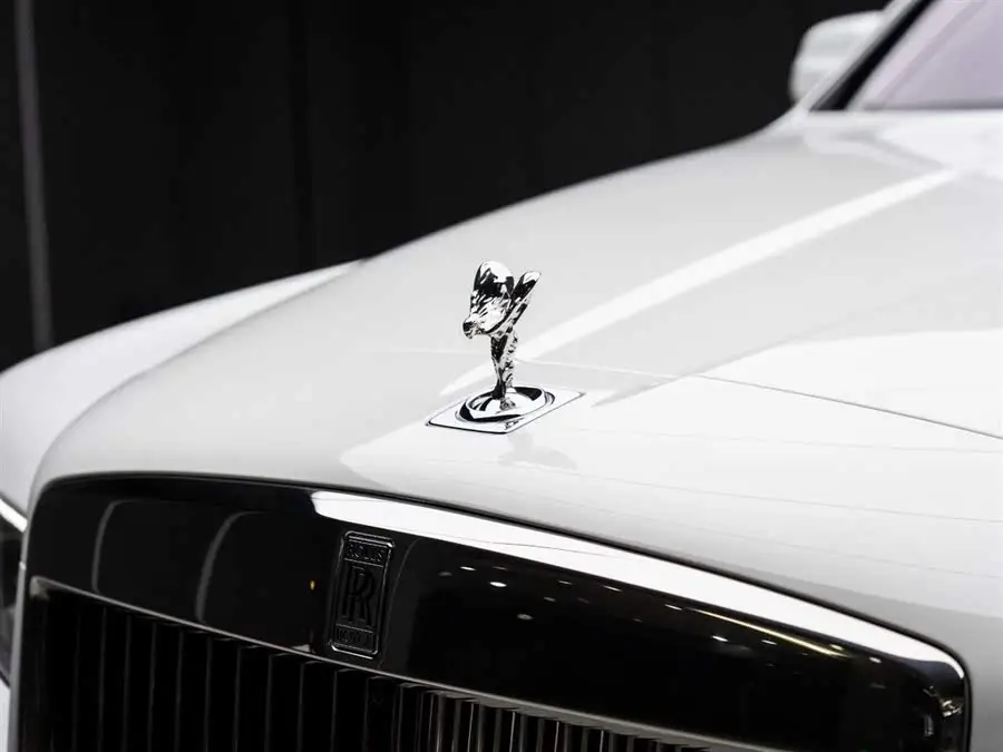 كولينان 2024 طراز بأربعة مقاعد