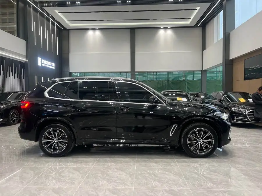BMW X5 2022 xDrive 30Li Luxury M Sport Package