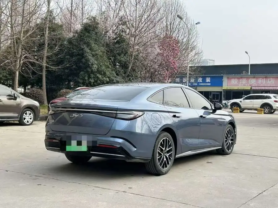 ختم 2023 DM-i 1.5L 121 كم الفاخرة