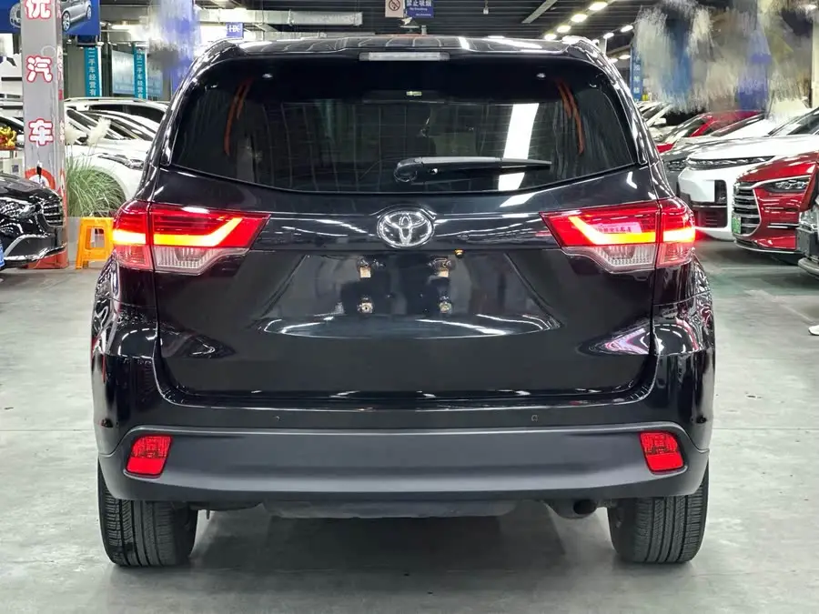 Highlander 2018 2.0T AWD Premium 7-Seater National VI