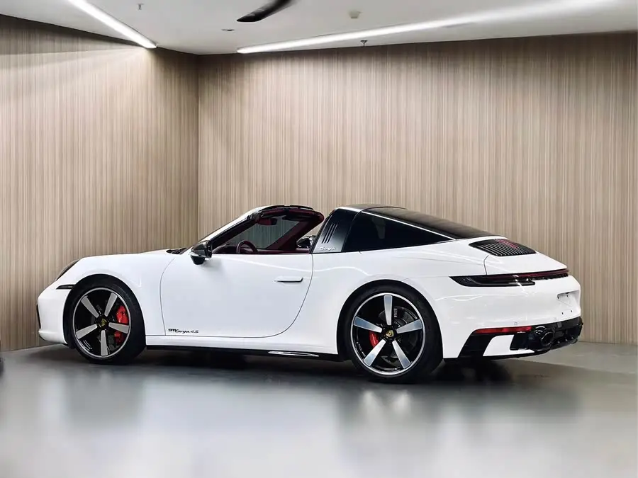 بورش 911 طراز 2023 تارغا 4S 3.0T