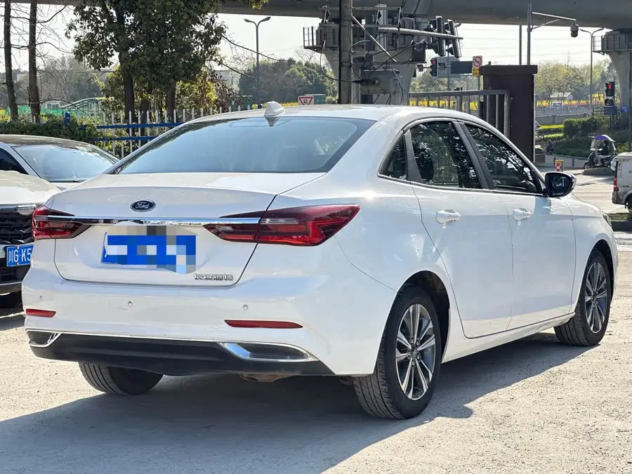 Ford Focus 2021 1.5L Automatic Platinum Edition