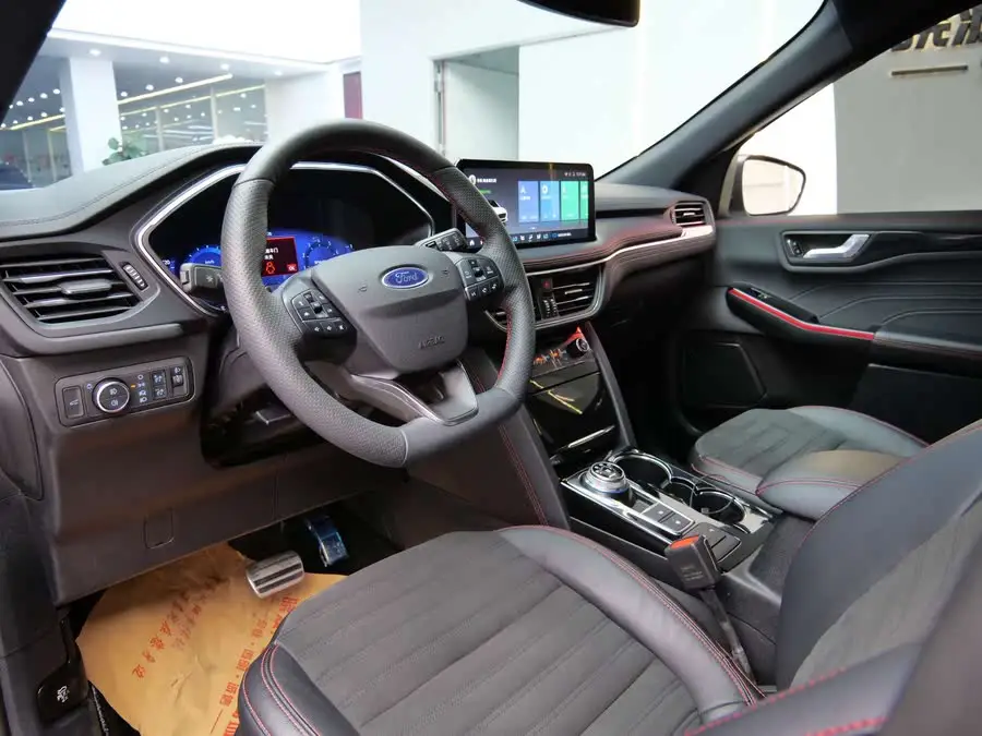 2024 فورد إسكاب 245 إيكوبوست دفع رباعي ST-Line Pro