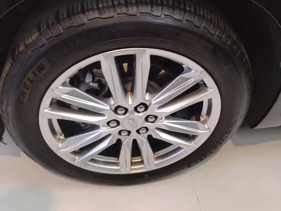 كاديلاك XT6 2022 2.0T فخامة دفع رباعي بستة مقاعد