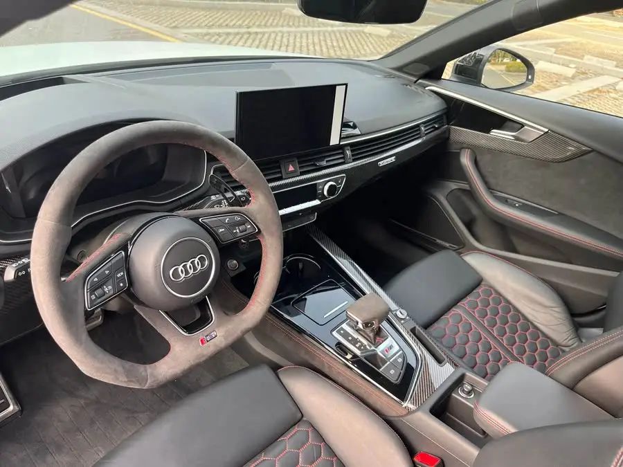 أودي RS 4 2023 RS4 أفانت الإصدار الأسود