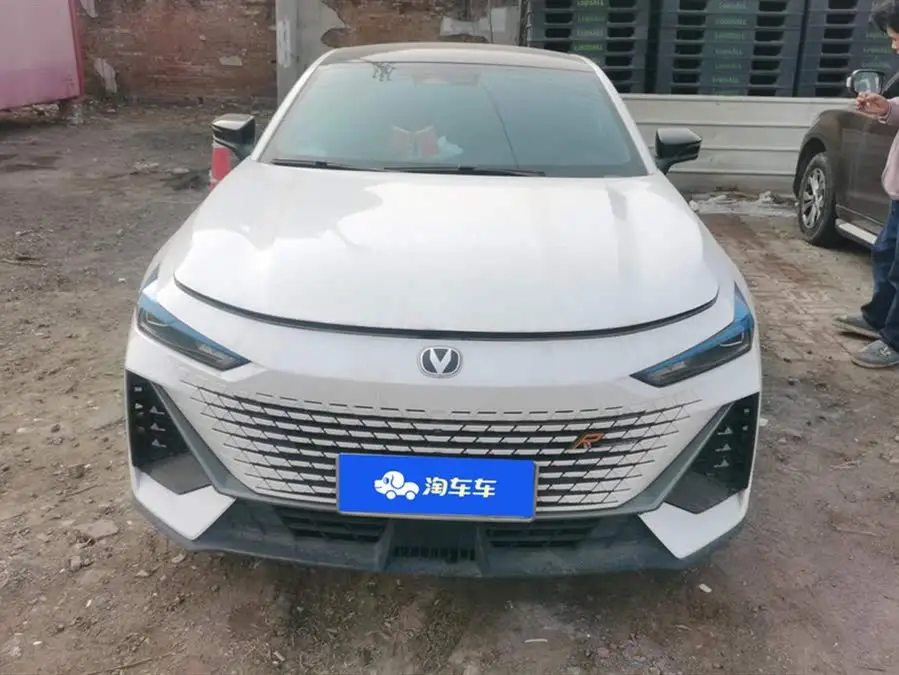 Changan UNI-V 2023 1.5T Smart Navigation Edition