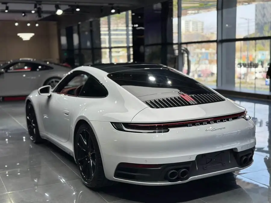 بورش 911 2023 كاريرا 3.0T