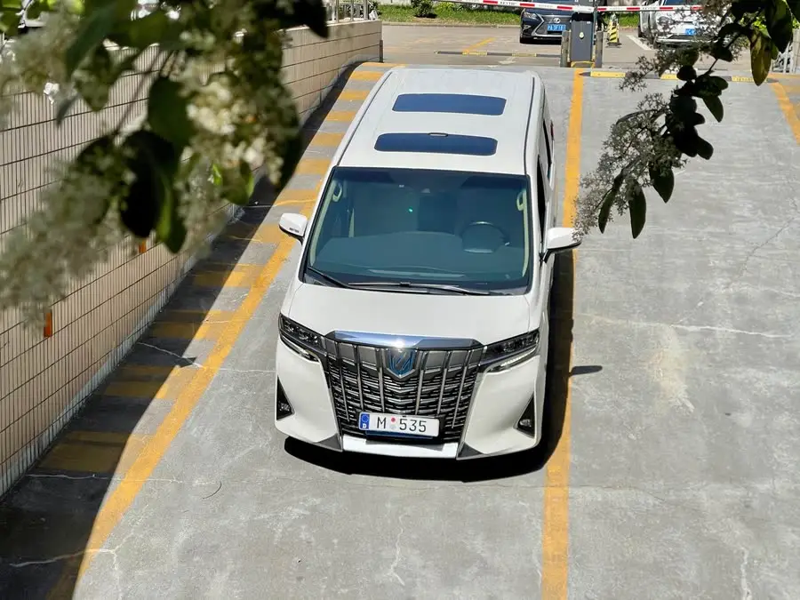 ألفارد 2020 هايبرد 2.5 لتر النسخة المتميزة