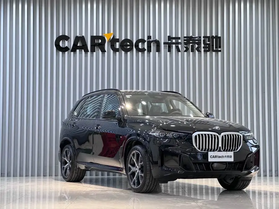 بي إم دبليو X5 2023 xDrive 30Li حزمة رياضية M ليلية