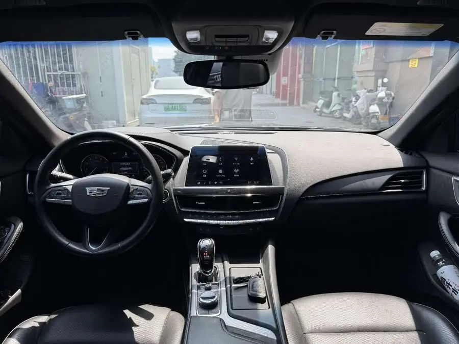 Cadillac CT5 2022 28T Luxury (Standard Version)