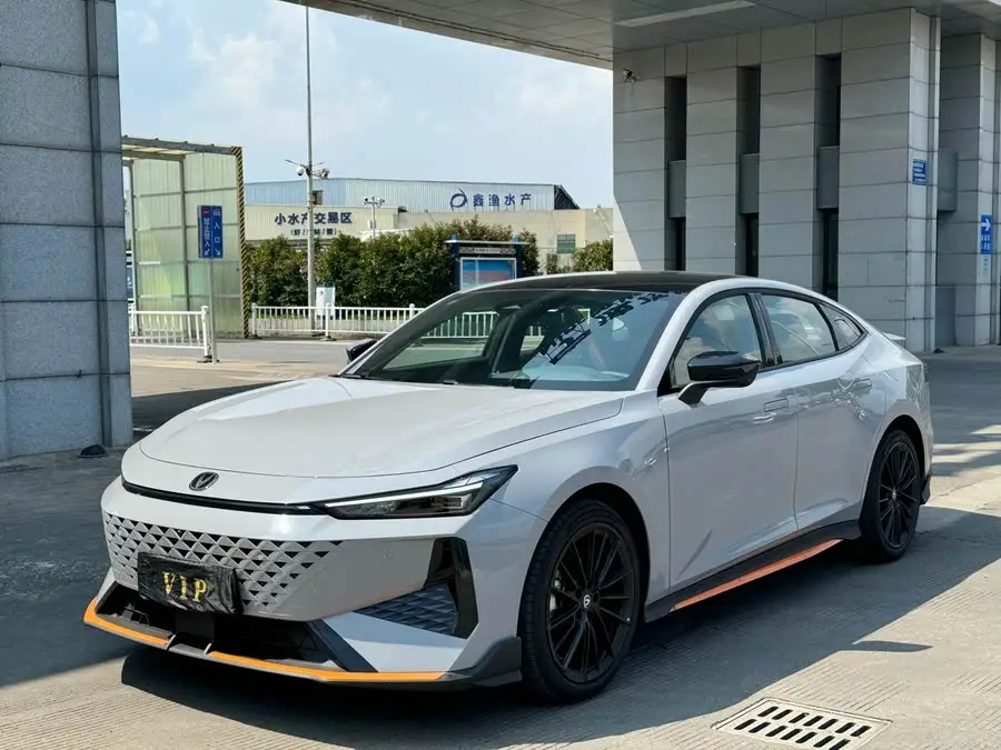 تشانغان UNI-V 2024 1.5T نسخة رياضية فاخرة