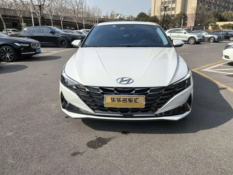 إلنترا 2022 1.5 لتر CVT LUX النسخة الفاخرة