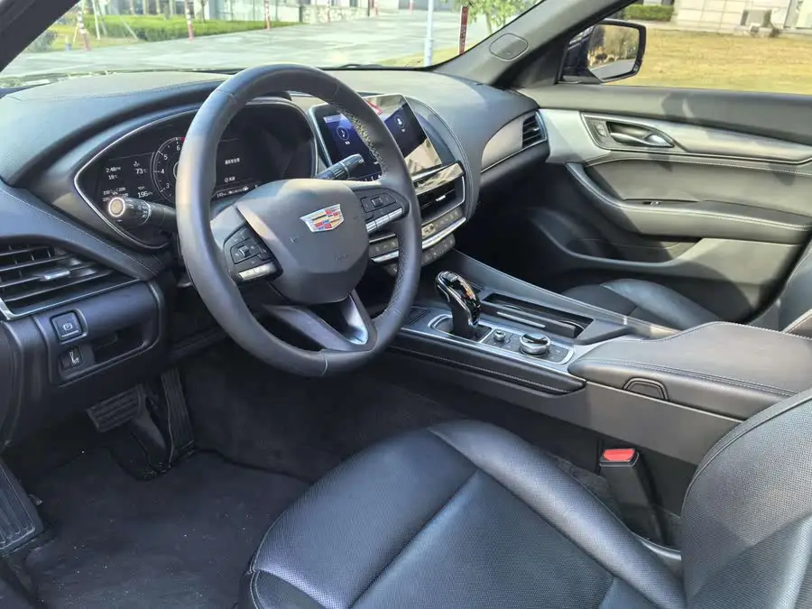 كاديلاك CT5 2023 28T الفاخرة (النسخة القياسية)