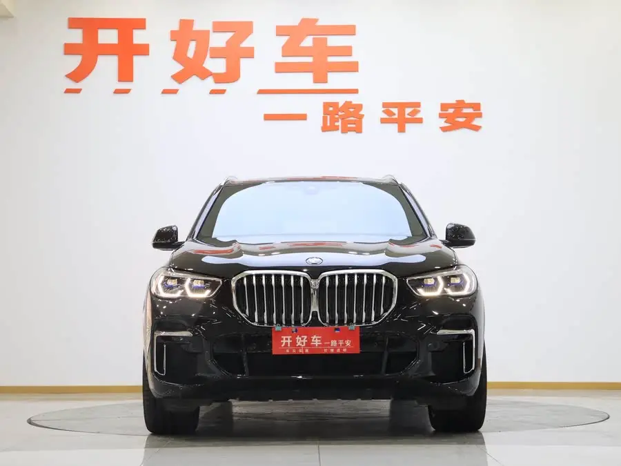 بي إم دبليو X5 طراز 2022 النسخة المعدلة xDrive 40Li حزمة رياضية M