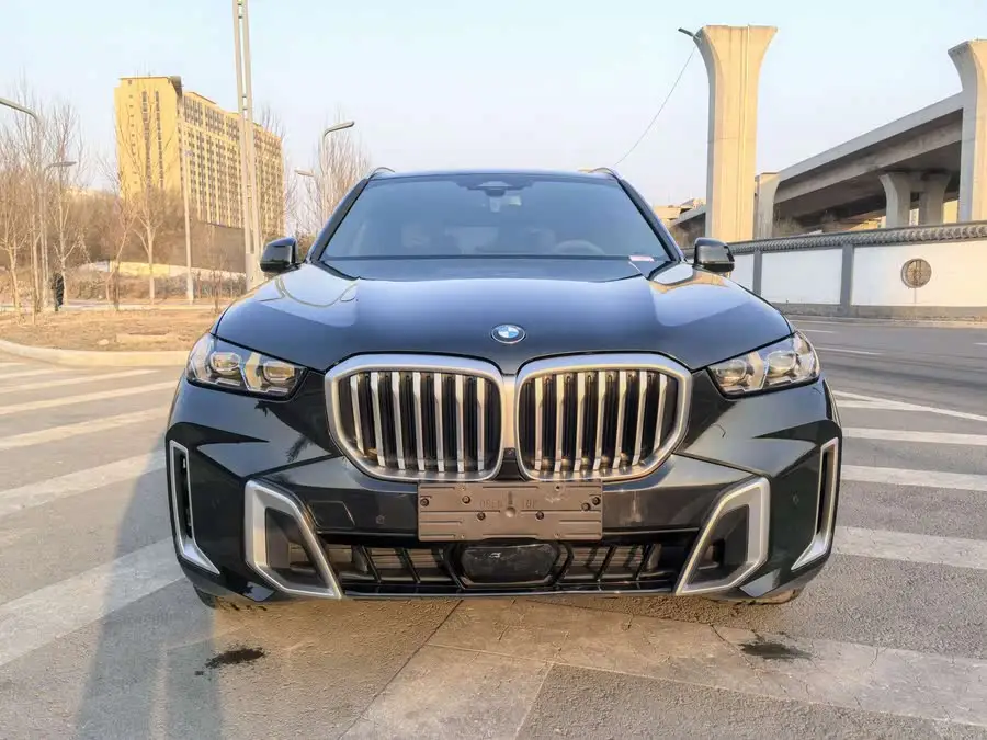بي إم دبليو X5 2023 xDrive 40Li M باقة الرياضة الليلية