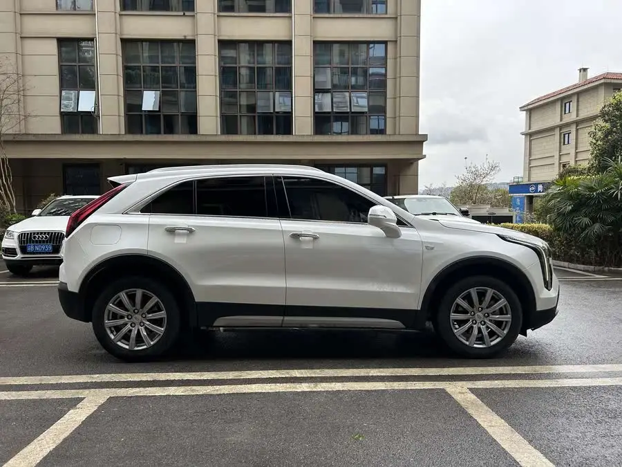 Cadillac XT4 2021 28T FWD Premium