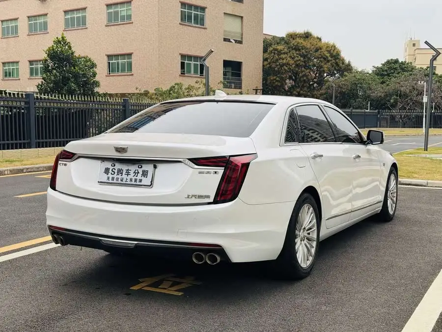 كاديلاك CT6 2021 28T النخبة