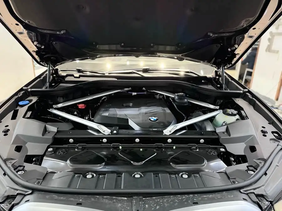 بي إم دبليو X5 2023 xDrive 30Li حزمة رياضية M ليلية